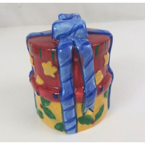 The Main Ingredient Round Christmas Present 3.25" Salt & Pepper Shakers - Picture 11 of 13